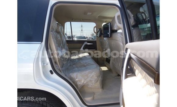 Buy Import Toyota Land Cruiser White Car in Import - Dubai in Barbados Buy Import Toyota Land Cruiser White Car in Import - Dubai in Barbados