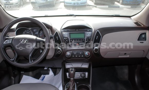 Buy Import Hyundai Tucson Beige Car in Import - Dubai in Barbados Buy Import Hyundai Tucson Beige Car in Import - Dubai in Barbados