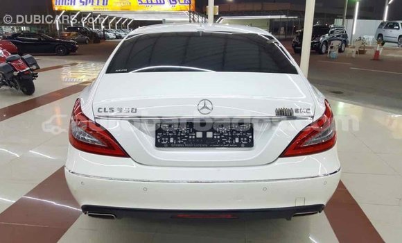 Buy Import Mercedes-Benz 190 (W201) White Car in Import - Dubai in Barbados Buy Import Mercedes-Benz 190 (W201) White Car in Import - Dubai in Barbados