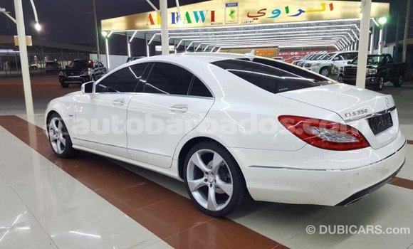 Buy Import Mercedes-Benz 190 (W201) White Car in Import - Dubai in Barbados Buy Import Mercedes-Benz 190 (W201) White Car in Import - Dubai in Barbados