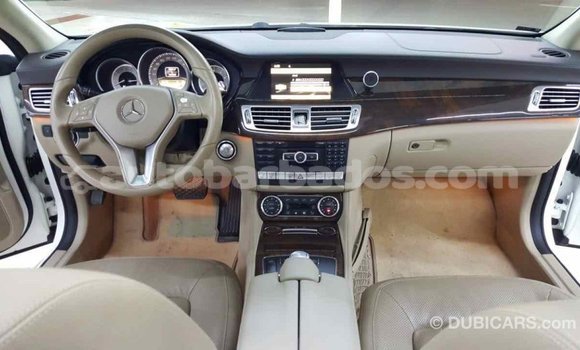 Buy Import Mercedes-Benz 190 (W201) White Car in Import - Dubai in Barbados Buy Import Mercedes-Benz 190 (W201) White Car in Import - Dubai in Barbados