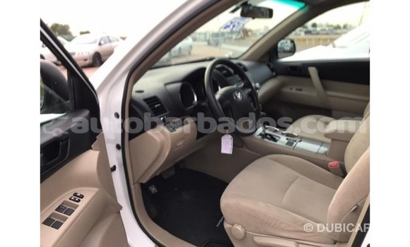 Buy Import Toyota Highlander White Car in Import - Dubai in Barbados Buy Import Toyota Highlander White Car in Import - Dubai in Barbados