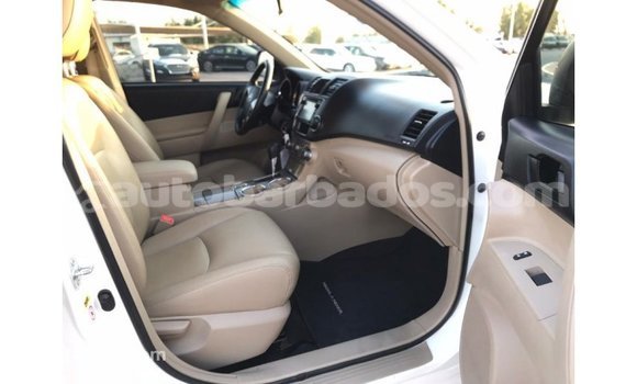 Buy Import Toyota Highlander White Car in Import - Dubai in Barbados Buy Import Toyota Highlander White Car in Import - Dubai in Barbados