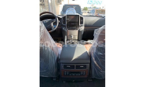 Buy Import Toyota Land Cruiser White Car in Import - Dubai in Barbados Buy Import Toyota Land Cruiser White Car in Import - Dubai in Barbados