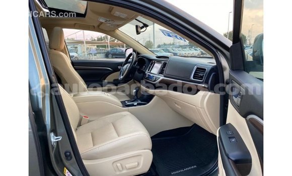 Buy Import Toyota Highlander Green Car in Import - Dubai in Barbados Buy Import Toyota Highlander Green Car in Import - Dubai in Barbados