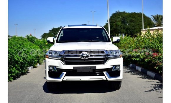 Buy Import Toyota Land Cruiser White Car in Import - Dubai in Barbados Buy Import Toyota Land Cruiser White Car in Import - Dubai in Barbados
