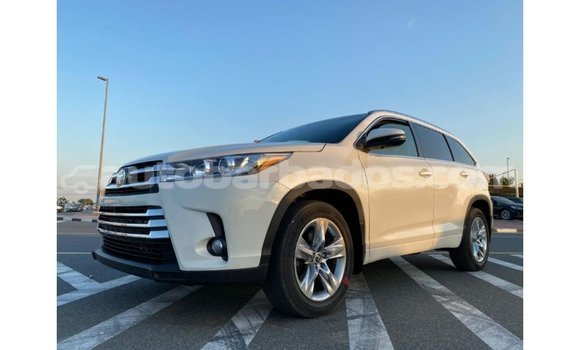 Buy Import Toyota Highlander White Car in Import - Dubai in Barbados Buy Import Toyota Highlander White Car in Import - Dubai in Barbados