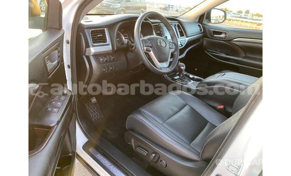Buy Import Toyota Highlander White Car in Import - Dubai in Barbados Buy Import Toyota Highlander White Car in Import - Dubai in Barbados