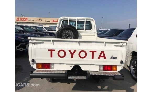 Buy Import Toyota Land Cruiser White Car in Import - Dubai in Barbados Buy Import Toyota Land Cruiser White Car in Import - Dubai in Barbados