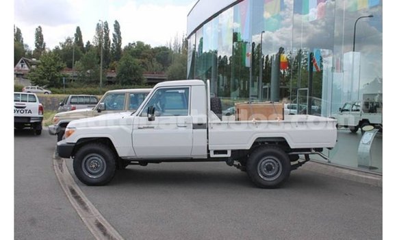 Buy Import Toyota Land Cruiser White Car in Import - Dubai in Barbados Buy Import Toyota Land Cruiser White Car in Import - Dubai in Barbados