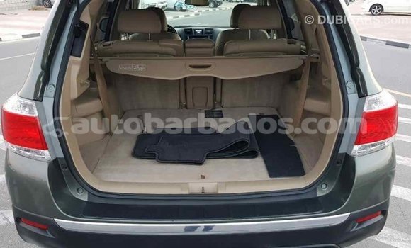 Buy Import Toyota Highlander Green Car in Import - Dubai in Barbados Buy Import Toyota Highlander Green Car in Import - Dubai in Barbados
