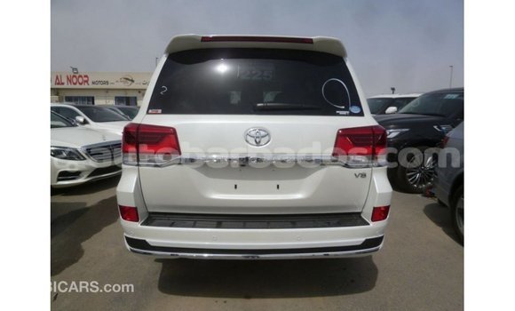 Buy Import Toyota Land Cruiser White Car in Import - Dubai in Barbados Buy Import Toyota Land Cruiser White Car in Import - Dubai in Barbados
