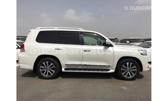 Buy Import Toyota Land Cruiser White Car in Import - Dubai in Barbados Buy Import Toyota Land Cruiser White Car in Import - Dubai in Barbados