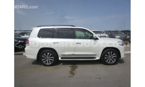 Buy Import Toyota Land Cruiser White Car in Import - Dubai in Barbados Buy Import Toyota Land Cruiser White Car in Import - Dubai in Barbados
