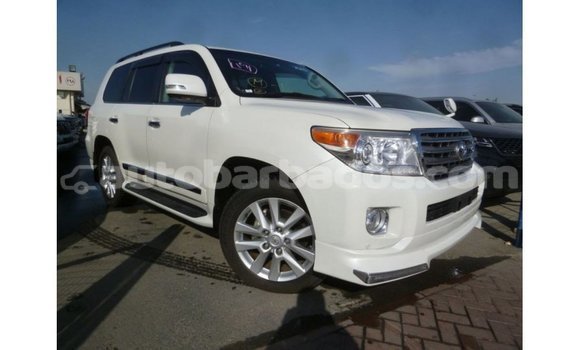 Buy Import Toyota Land Cruiser White Car in Import - Dubai in Barbados Buy Import Toyota Land Cruiser White Car in Import - Dubai in Barbados