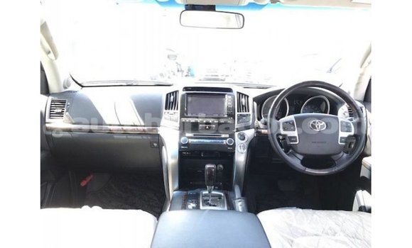 Buy Import Toyota Land Cruiser White Car in Import - Dubai in Barbados Buy Import Toyota Land Cruiser White Car in Import - Dubai in Barbados