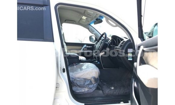 Buy Import Toyota Land Cruiser White Car in Import - Dubai in Barbados Buy Import Toyota Land Cruiser White Car in Import - Dubai in Barbados