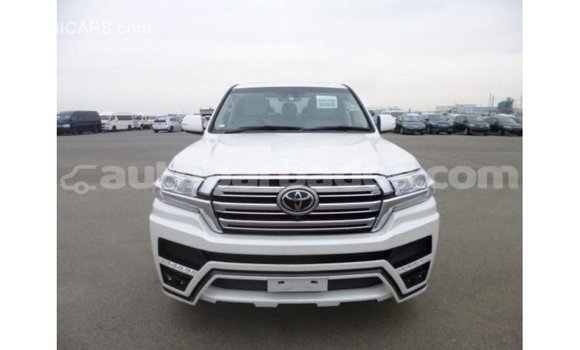 Buy Import Toyota Land Cruiser White Car in Import - Dubai in Barbados Buy Import Toyota Land Cruiser White Car in Import - Dubai in Barbados