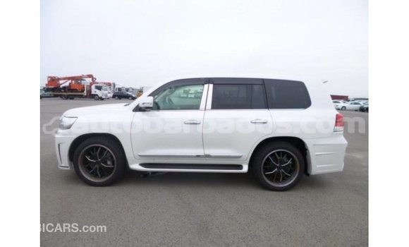 Buy Import Toyota Land Cruiser White Car in Import - Dubai in Barbados Buy Import Toyota Land Cruiser White Car in Import - Dubai in Barbados