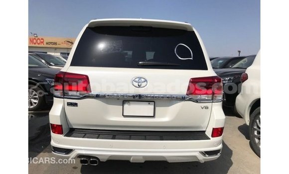 Buy Import Toyota Land Cruiser White Car in Import - Dubai in Barbados Buy Import Toyota Land Cruiser White Car in Import - Dubai in Barbados