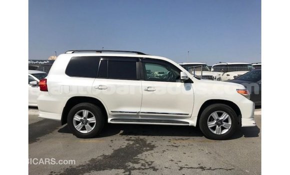 Buy Import Toyota Land Cruiser White Car in Import - Dubai in Barbados Buy Import Toyota Land Cruiser White Car in Import - Dubai in Barbados