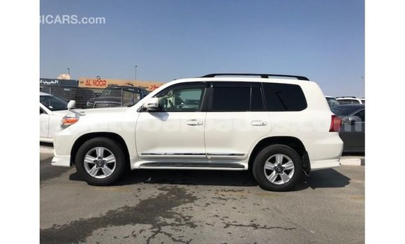 Buy Import Toyota Land Cruiser White Car in Import - Dubai in Barbados Buy Import Toyota Land Cruiser White Car in Import - Dubai in Barbados