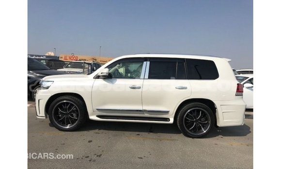 Buy Import Toyota Land Cruiser White Car in Import - Dubai in Barbados Buy Import Toyota Land Cruiser White Car in Import - Dubai in Barbados