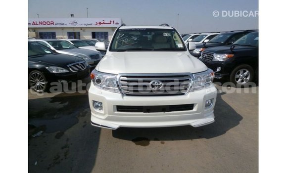 Buy Import Toyota Land Cruiser White Car in Import - Dubai in Barbados Buy Import Toyota Land Cruiser White Car in Import - Dubai in Barbados