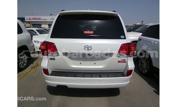 Buy Import Toyota Land Cruiser White Car in Import - Dubai in Barbados Buy Import Toyota Land Cruiser White Car in Import - Dubai in Barbados