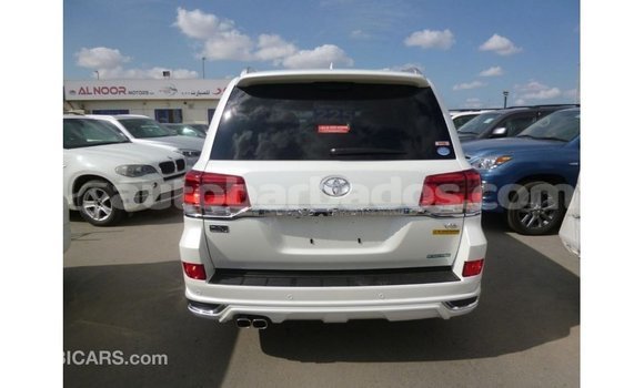Buy Import Toyota Land Cruiser White Car in Import - Dubai in Barbados Buy Import Toyota Land Cruiser White Car in Import - Dubai in Barbados