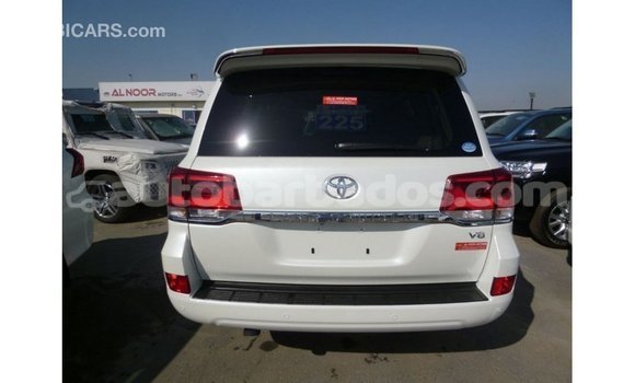 Buy Import Toyota Land Cruiser White Car in Import - Dubai in Barbados Buy Import Toyota Land Cruiser White Car in Import - Dubai in Barbados