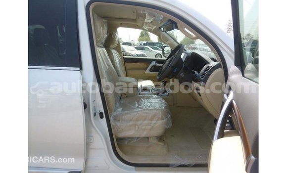 Buy Import Toyota Land Cruiser White Car in Import - Dubai in Barbados Buy Import Toyota Land Cruiser White Car in Import - Dubai in Barbados