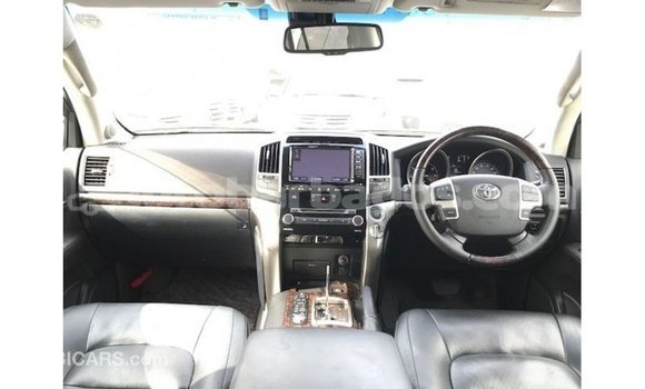 Buy Import Toyota Land Cruiser White Car in Import - Dubai in Barbados Buy Import Toyota Land Cruiser White Car in Import - Dubai in Barbados
