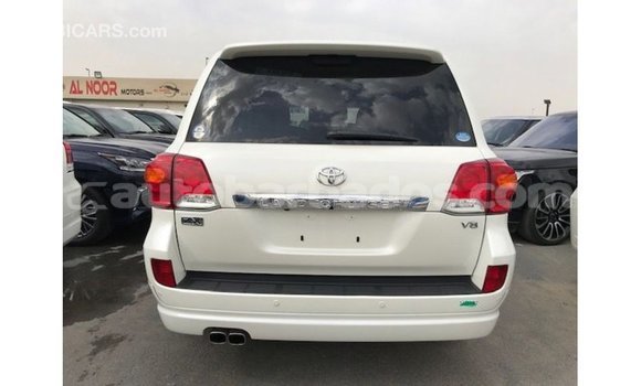 Buy Import Toyota Land Cruiser White Car in Import - Dubai in Barbados Buy Import Toyota Land Cruiser White Car in Import - Dubai in Barbados