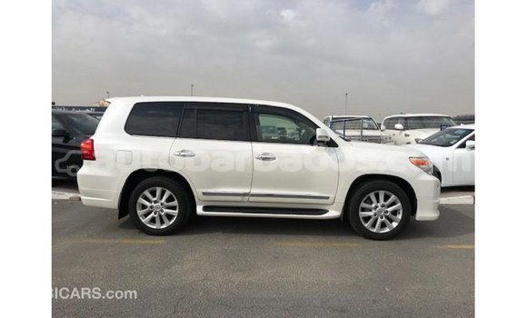 Buy Import Toyota Land Cruiser White Car in Import - Dubai in Barbados Buy Import Toyota Land Cruiser White Car in Import - Dubai in Barbados