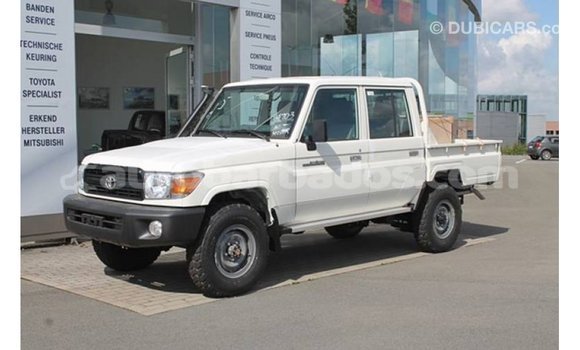 Buy Import Toyota Land Cruiser White Car in Import - Dubai in Barbados Buy Import Toyota Land Cruiser White Car in Import - Dubai in Barbados