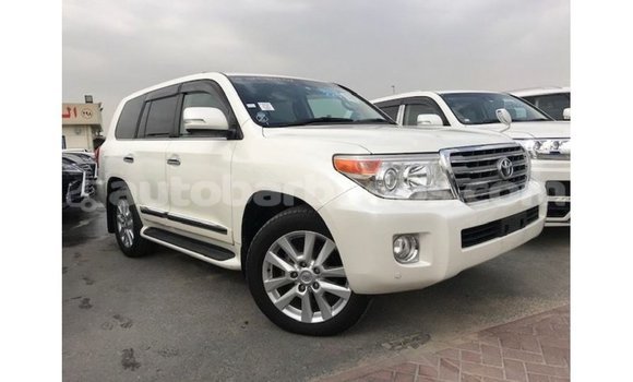Buy Import Toyota Land Cruiser White Car in Import - Dubai in Barbados Buy Import Toyota Land Cruiser White Car in Import - Dubai in Barbados