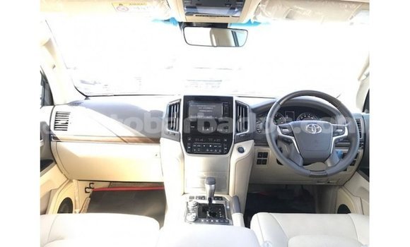 Buy Import Toyota Land Cruiser White Car in Import - Dubai in Barbados Buy Import Toyota Land Cruiser White Car in Import - Dubai in Barbados
