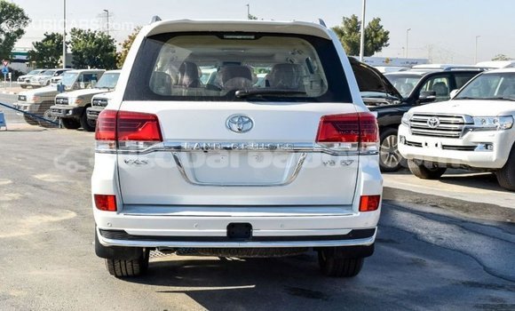 Buy Import Toyota Land Cruiser White Car in Import - Dubai in Barbados Buy Import Toyota Land Cruiser White Car in Import - Dubai in Barbados