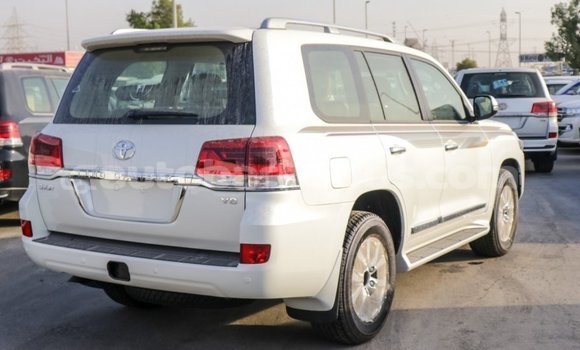 Buy Import Toyota Land Cruiser White Car in Import - Dubai in Barbados Buy Import Toyota Land Cruiser White Car in Import - Dubai in Barbados