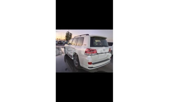 Buy Import Toyota Land Cruiser White Car in Import - Dubai in Barbados Buy Import Toyota Land Cruiser White Car in Import - Dubai in Barbados