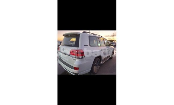 Buy Import Toyota Land Cruiser White Car in Import - Dubai in Barbados Buy Import Toyota Land Cruiser White Car in Import - Dubai in Barbados