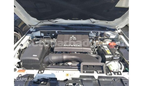 Buy Import Mitsubishi Pajero White Car in Import - Dubai in Barbados Buy Import Mitsubishi Pajero White Car in Import - Dubai in Barbados