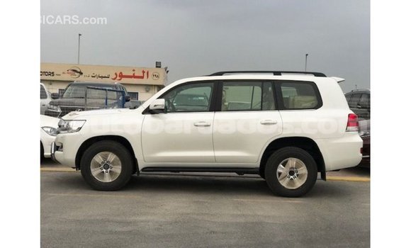 Buy Import Toyota Land Cruiser White Car in Import - Dubai in Barbados Buy Import Toyota Land Cruiser White Car in Import - Dubai in Barbados