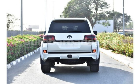 Buy Import Toyota Land Cruiser White Car in Import - Dubai in Barbados Buy Import Toyota Land Cruiser White Car in Import - Dubai in Barbados