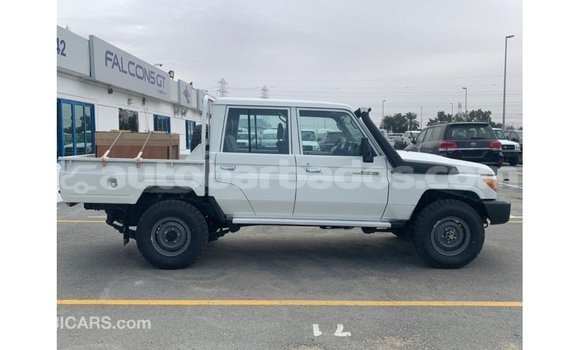 Buy Import Toyota Land Cruiser White Car in Import - Dubai in Barbados Buy Import Toyota Land Cruiser White Car in Import - Dubai in Barbados