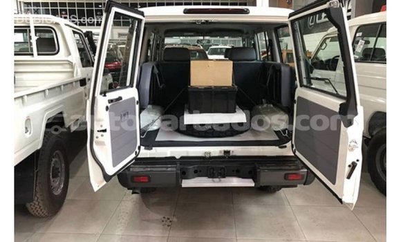Buy Import Toyota Land Cruiser White Car in Import - Dubai in Barbados Buy Import Toyota Land Cruiser White Car in Import - Dubai in Barbados