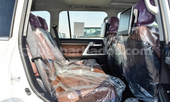 Buy Import Toyota Land Cruiser White Car in Import - Dubai in Barbados Buy Import Toyota Land Cruiser White Car in Import - Dubai in Barbados