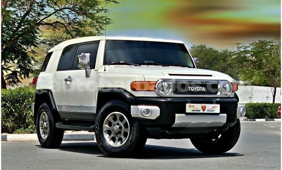 Buy Import Toyota FJ Cruiser White Car in Import - Dubai in Barbados