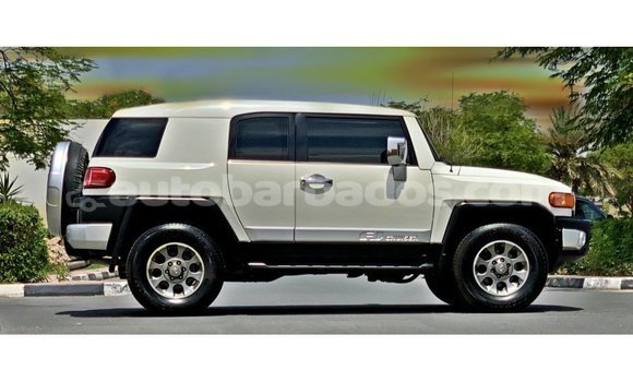 Buy Import Toyota FJ Cruiser White Car in Import - Dubai in Barbados Buy Import Toyota FJ Cruiser White Car in Import - Dubai in Barbados